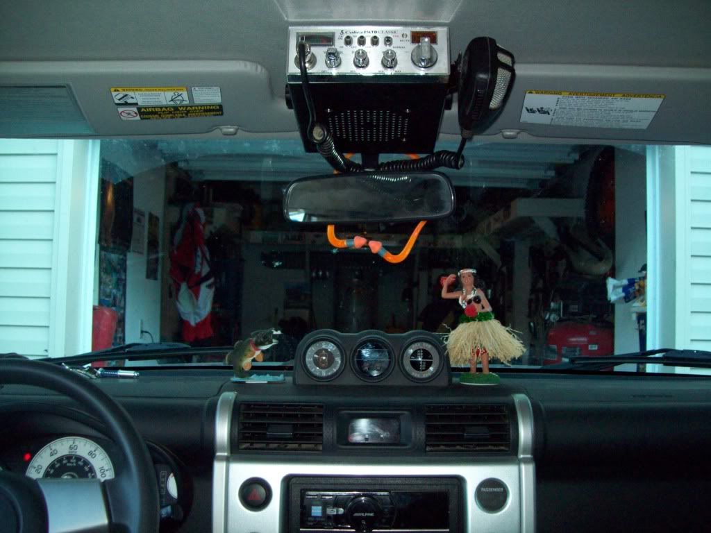 any pics of cool cb radio mounts? Toyota FJ Cruiser Forum